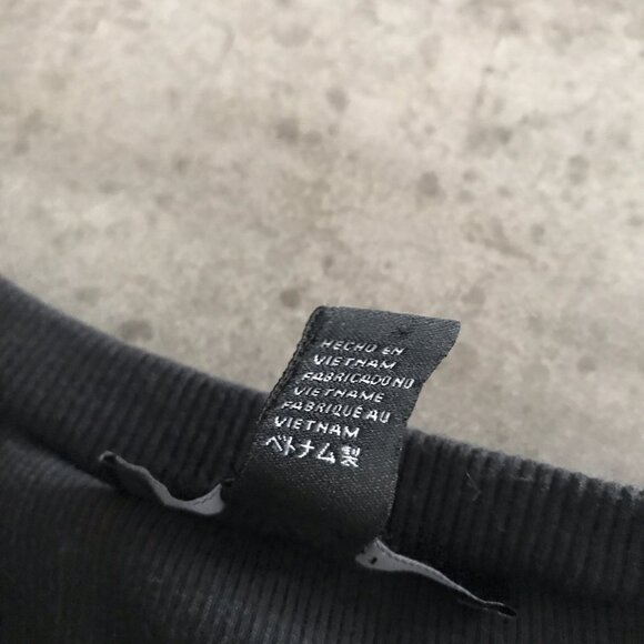 Forever 21 Top Medium NYC Black Cropped Baby Tee Ribbed Grunge Y2K Baddie Indie - Picture 10 of 10